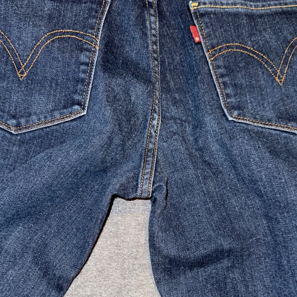 Levis Strauss- Women’s Classic Blue Denim Cuffed Capris Size 6 - Picture 14 of 15